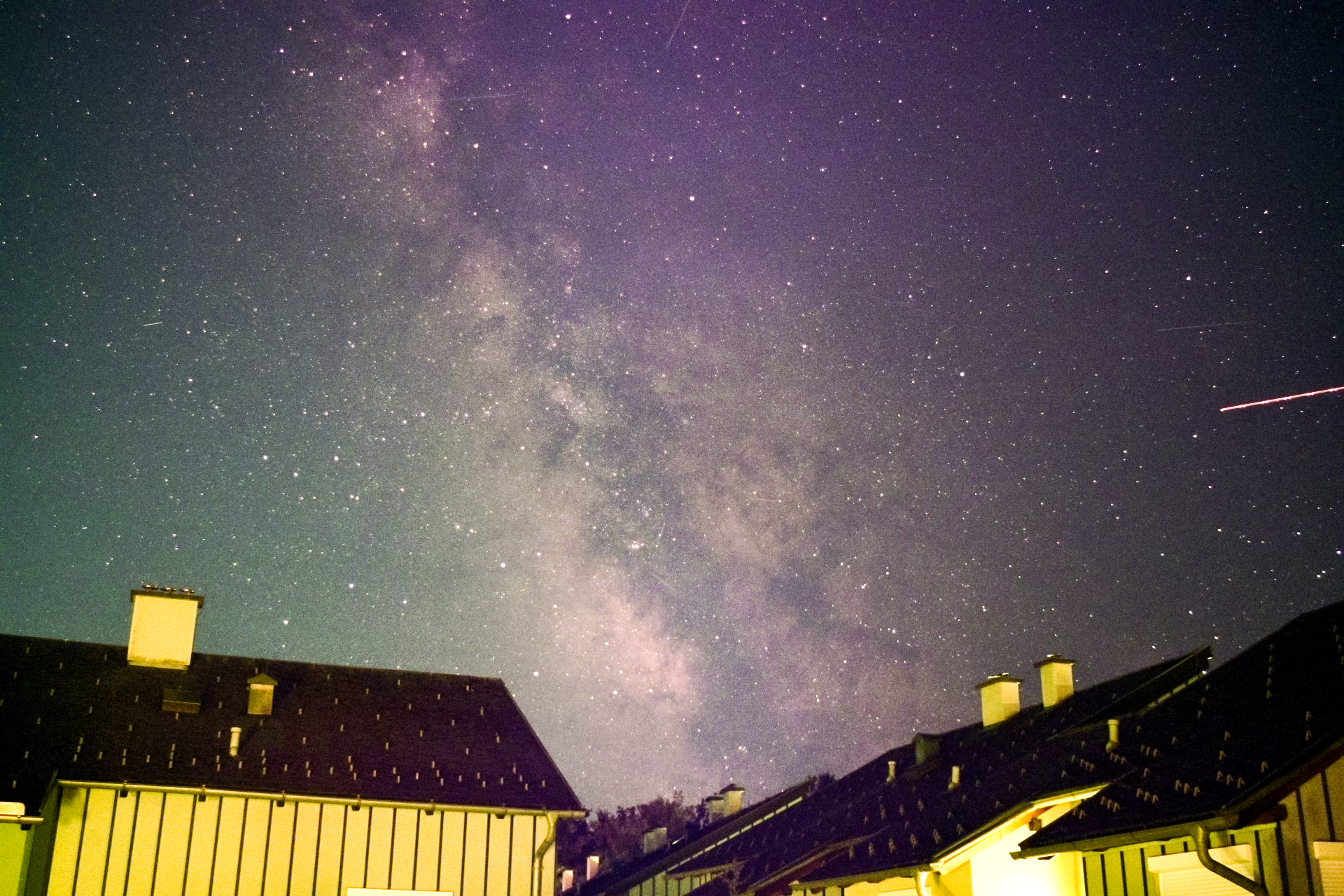 Nikon D3400 ISO 1600 18mm F3,5 15s